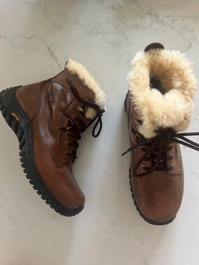Vintage Ugg Women’s Snow Boot